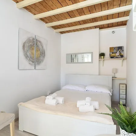 Navona With Terrace Backpackers Apartament